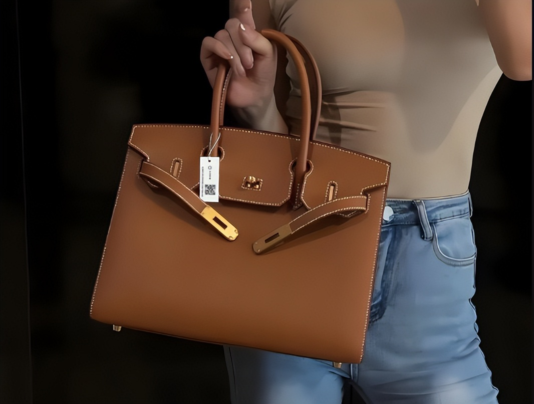 二奢门店安防新选择：RFID吊顶门禁，守护每一件珍贵藏品