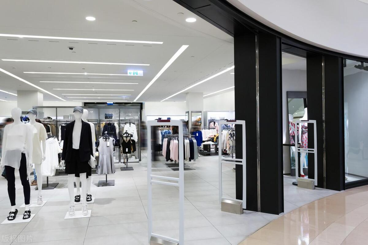RFID超高频防盗门禁 vs EAS声磁防盗：服装门店该如何选择